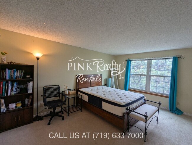 Building Photo - 8560 Avens Cir