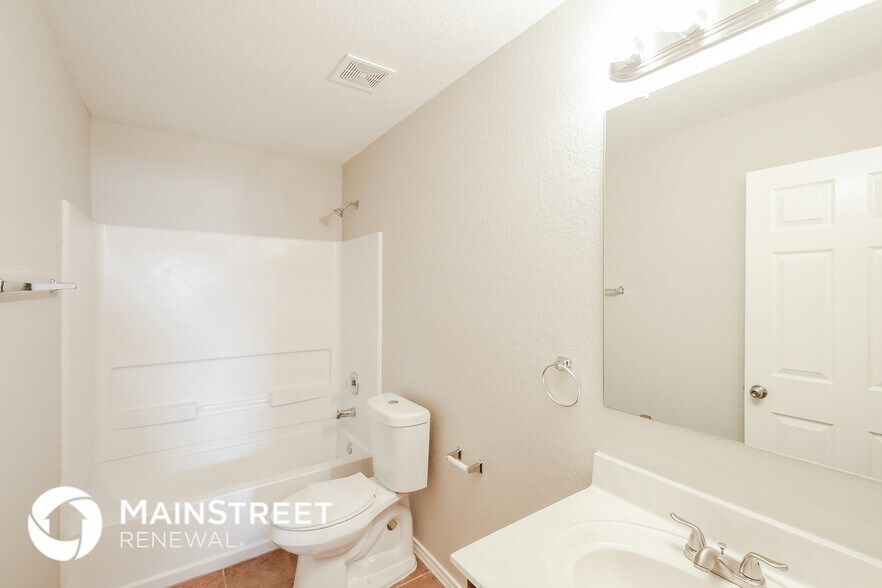 Building Photo - 11942 Fieldcrest Run