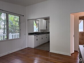 Building Photo - 2 Bed/1 Bath/1 Parking