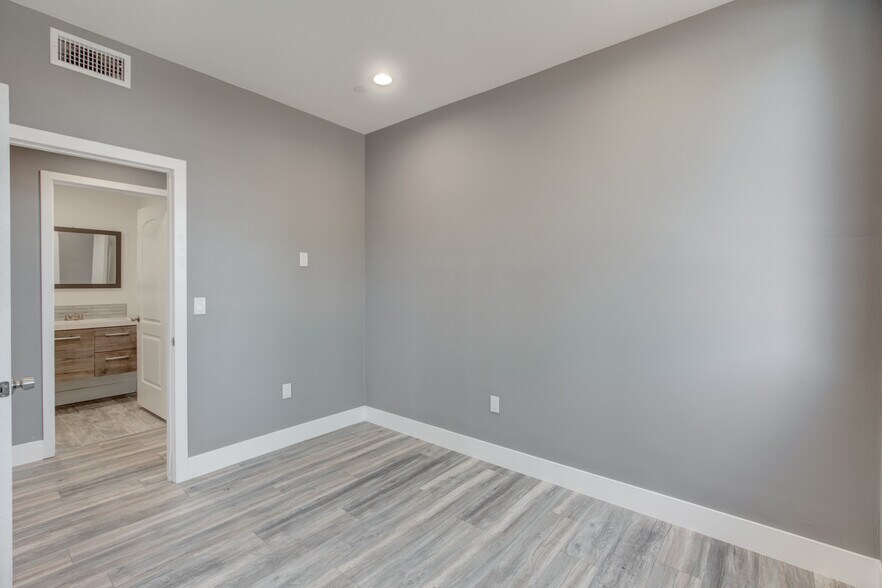 Building Photo - 3626 Cimarron St