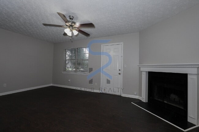 Building Photo - Move-In Special!  Move in on or before December 15th and receive a $500 discount on your first mo...