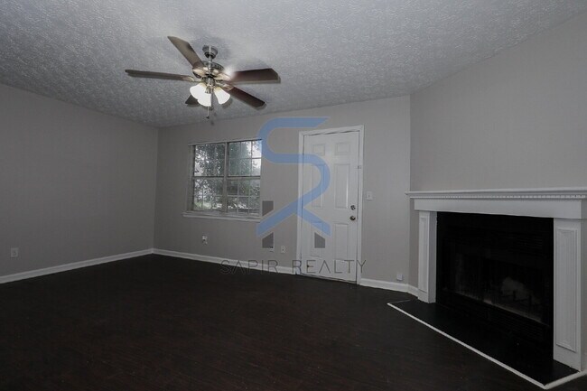 Building Photo - Move-In Special!  Move in on or before Nov...