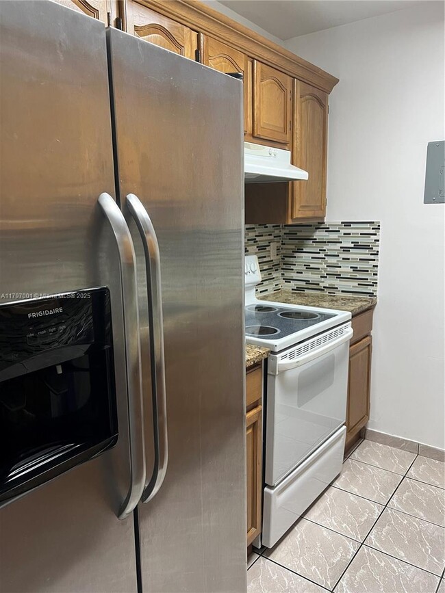 Building Photo - 295 NW 72nd Ave