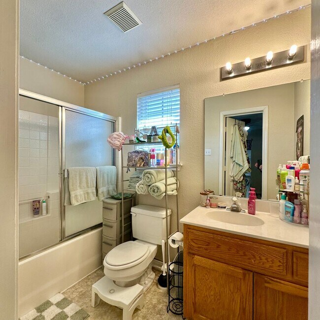 Building Photo - 1018 Bagby Ave