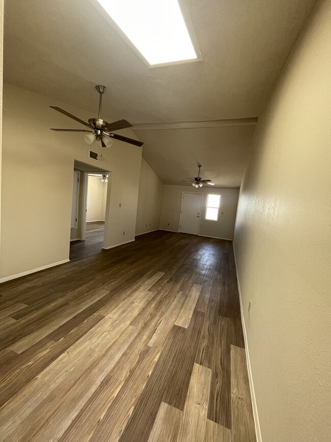 Building Photo - 2612 Sacramento Ave