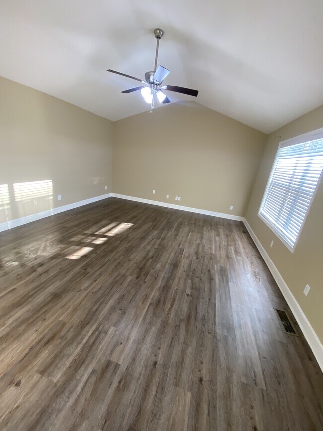 Building Photo - 328 Fairbanks Ave