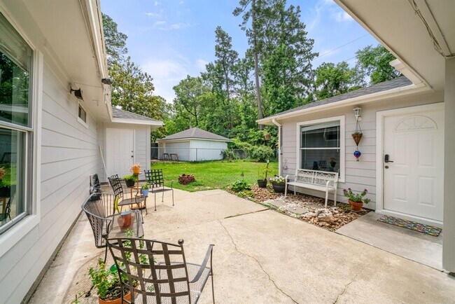 Building Photo - 801 Thornwood Dr