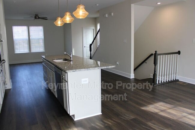 Building Photo - 2736 Pinebrook Rd