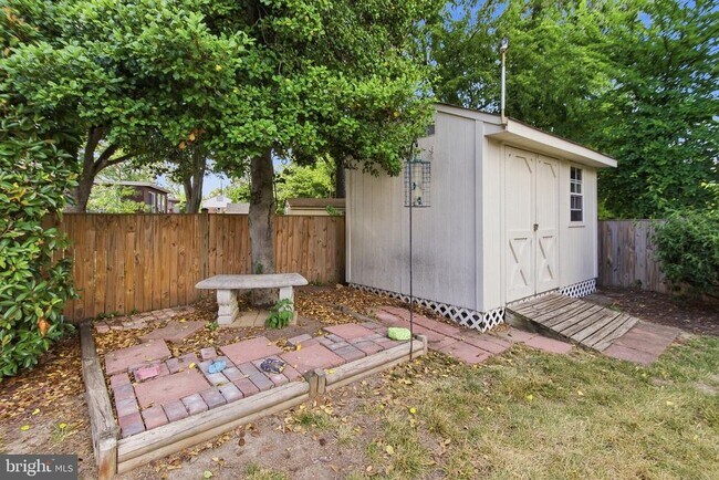 Building Photo - 2906 Breezy Terrace