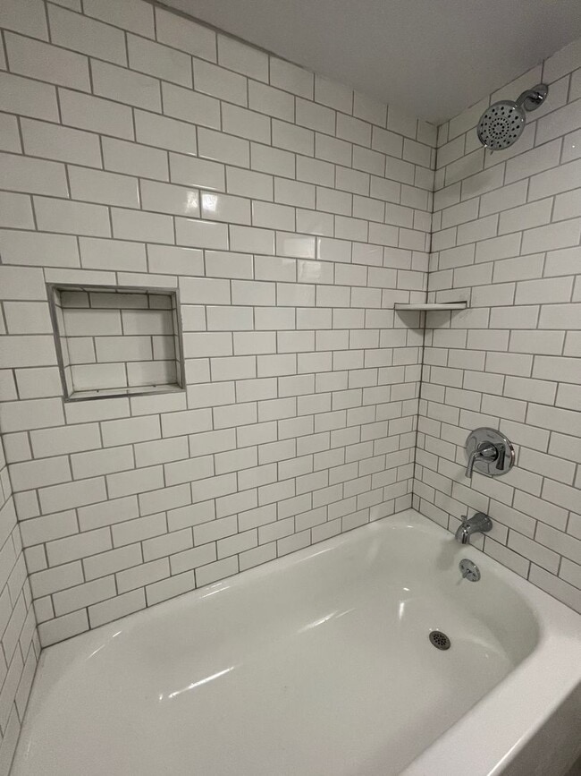 Building Photo - 170 Grand St