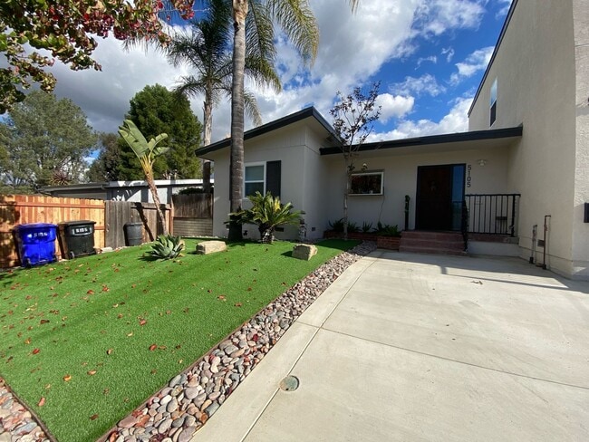 Building Photo - Easy Walk to Campus (Lease out, pending signatures. Check back in a few days!)