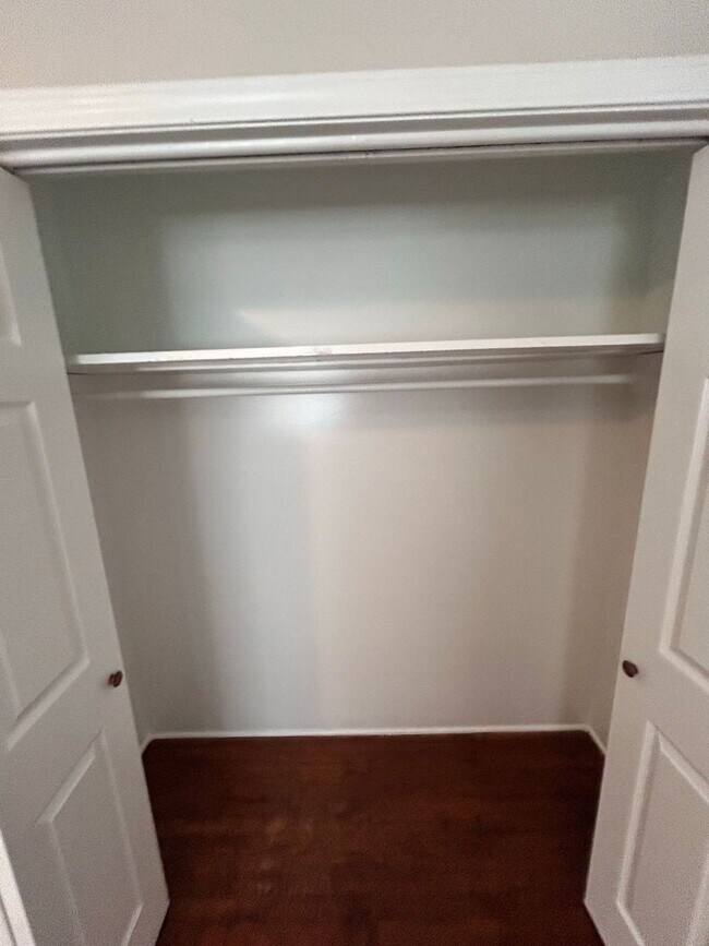 Building Photo - 3 Bedrooms off Mt. Gallant!!