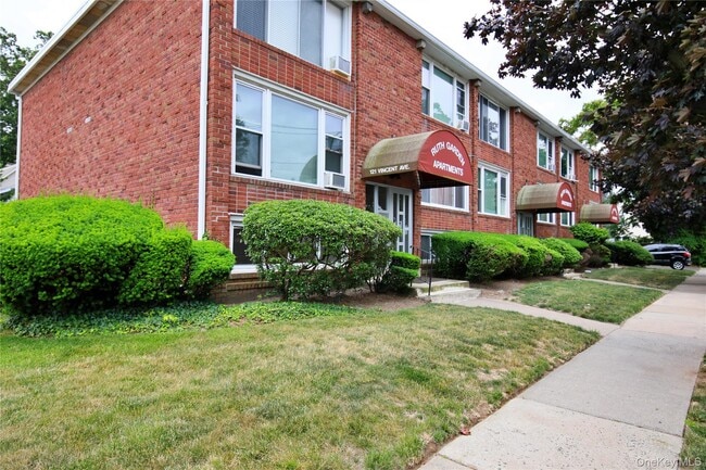 Building Photo - 121 Vincent Ave