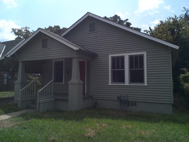 Primary Photo - **ON HOLD** 3 Bedroom / 1 Bathroom Home in...