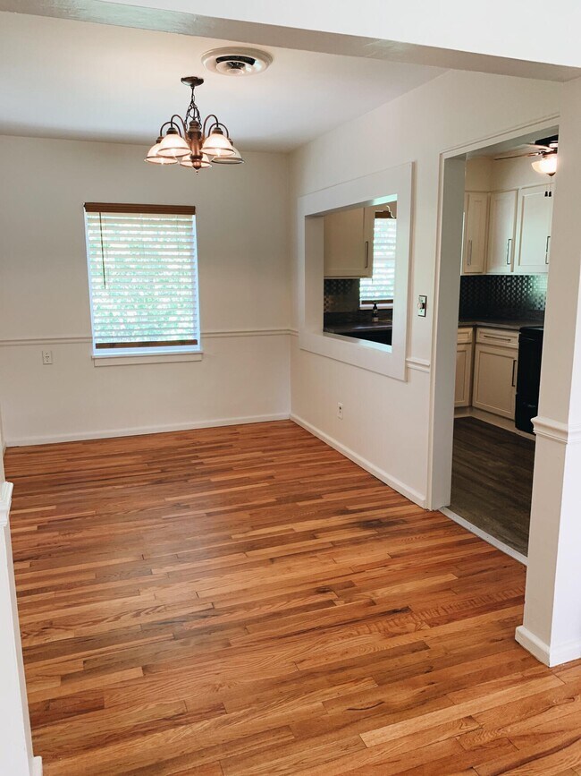 Building Photo - 501 Milledge Rd