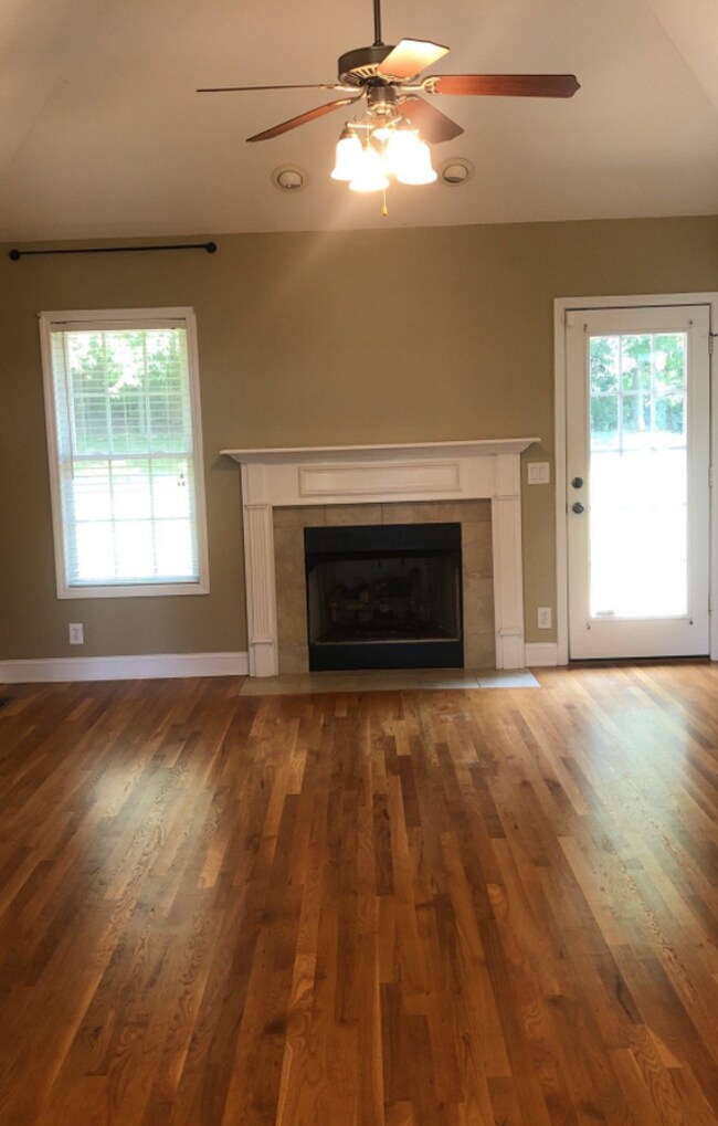 Building Photo - 211 Cullom Way