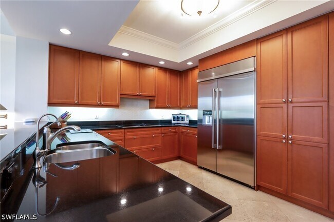 Building Photo - 8787 Bay Colony Dr