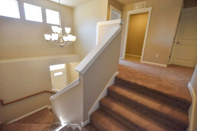 Building Photo - Gorgeous home in Olympia!!