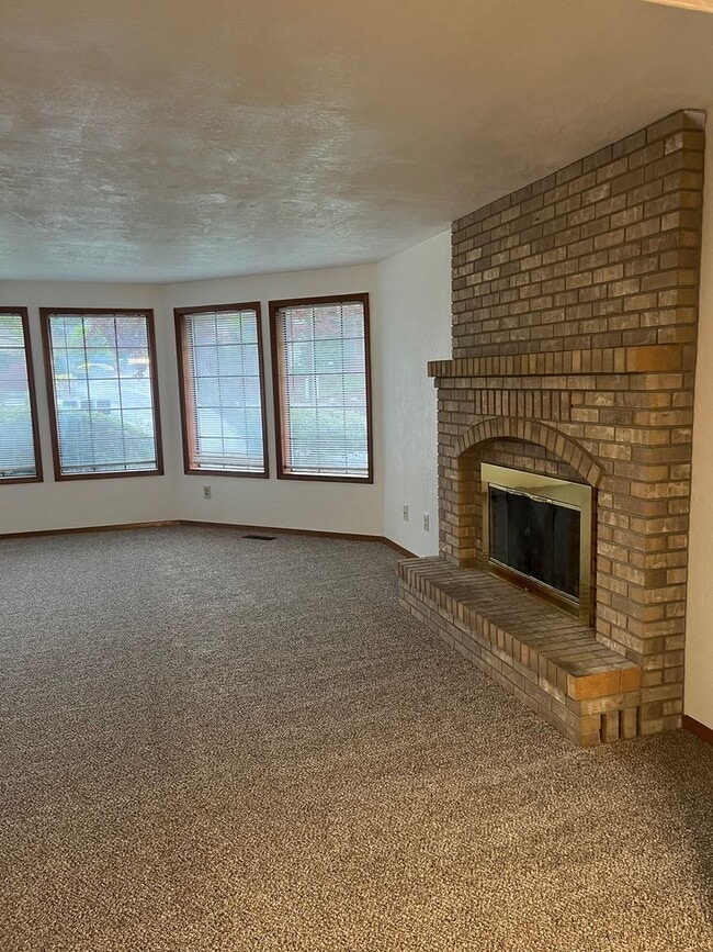 Building Photo - 3 Bedroom 2 Bath House
