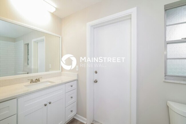 Building Photo - 3 Bedroom Pet-Friendly Home in Orlando, FL with Main Street Renewal