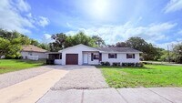 Building Photo - Beautifully Renovated 3-Bedroom Home with Upgrades in Deltona Lakes!!!
