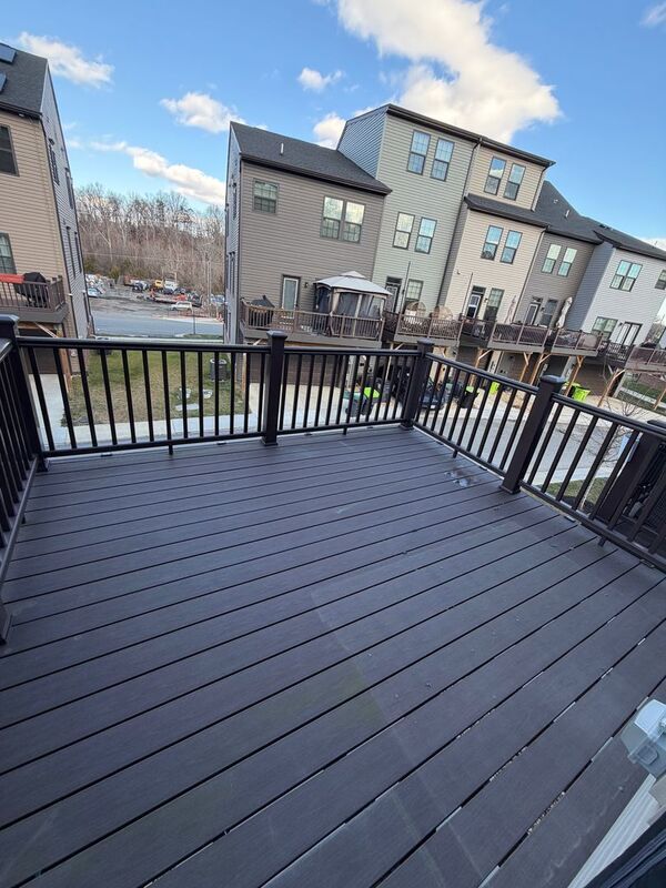 Building Photo - 2042 Track Cir