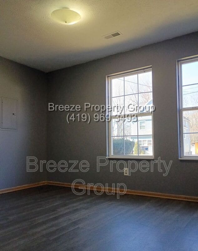 Building Photo - 329 S Jackson St