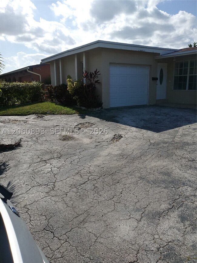 Building Photo - 8511 Sunset Strip