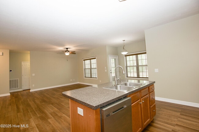 Building Photo - 110 Willow Creek Ln