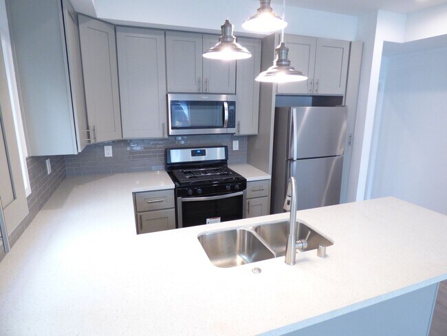 Building Photo - 1258 N Hobart Blvd