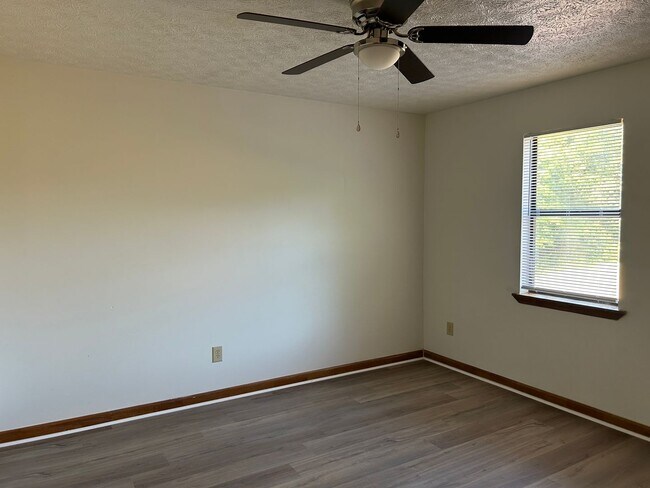 Building Photo - 304/306 Fawn Ct