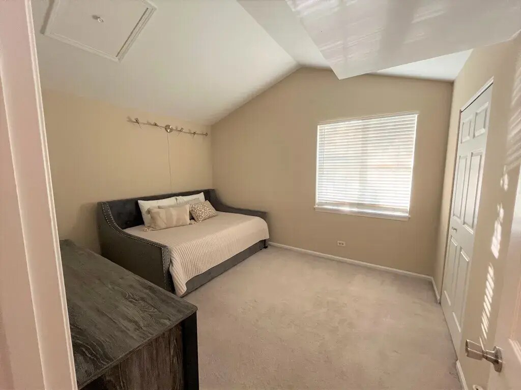 Building Photo - 728 N Gary Ave