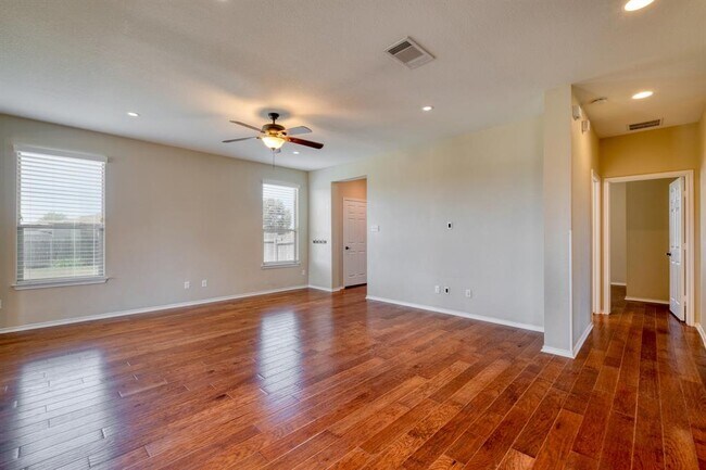 Building Photo - 117 Brittany Ln