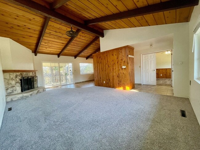 Building Photo - 3 Bed-2 Bath Split Level Home in La Mesa