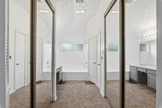 Building Photo - 16826 Carbridge Dr