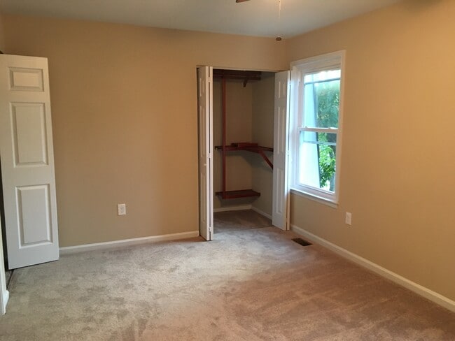 Building Photo - 1817 Oriole Ct