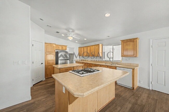Building Photo - 1625 S 74th St