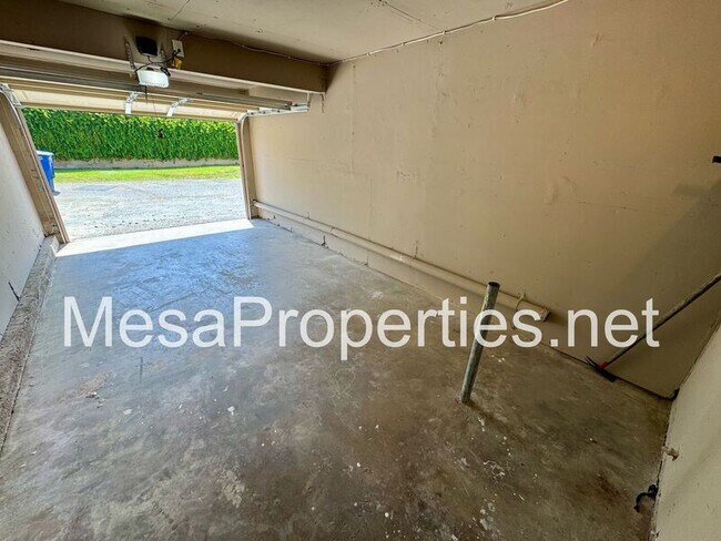 Building Photo - 1749 E Fairfield Ct