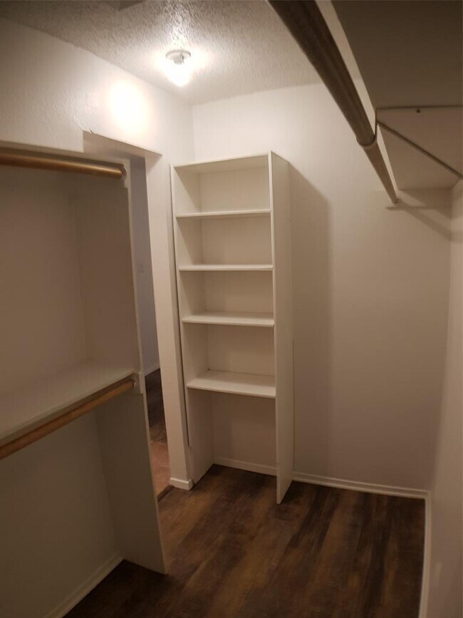 Building Photo - 1510 Rockdale Cir