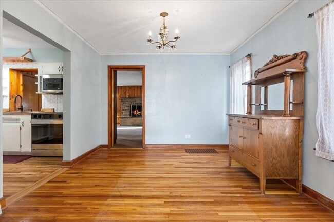 Building Photo - 9108 S Utica Ave