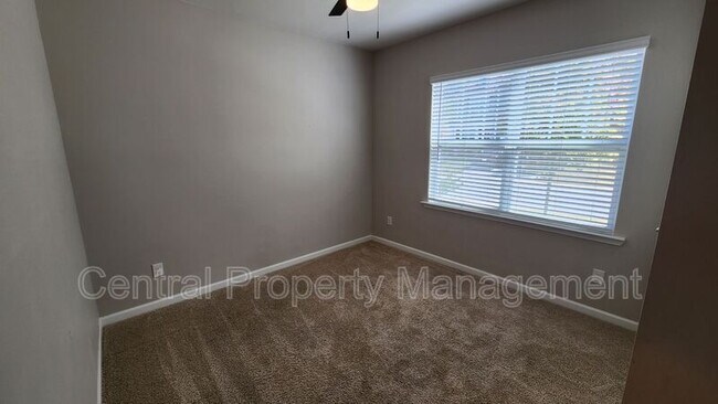 Building Photo - 731 Liberty Walk Ln