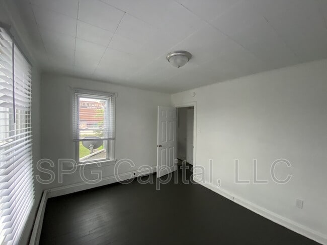 Building Photo - 297 2nd St