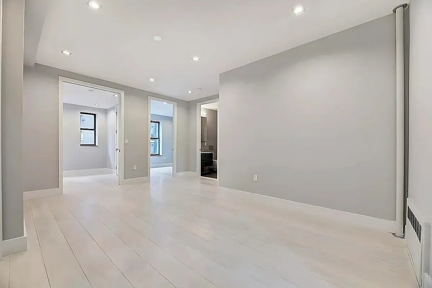 Building Photo - 200 Stanton St