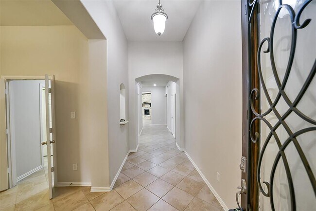 Building Photo - 2718 Misty Laurel Ct