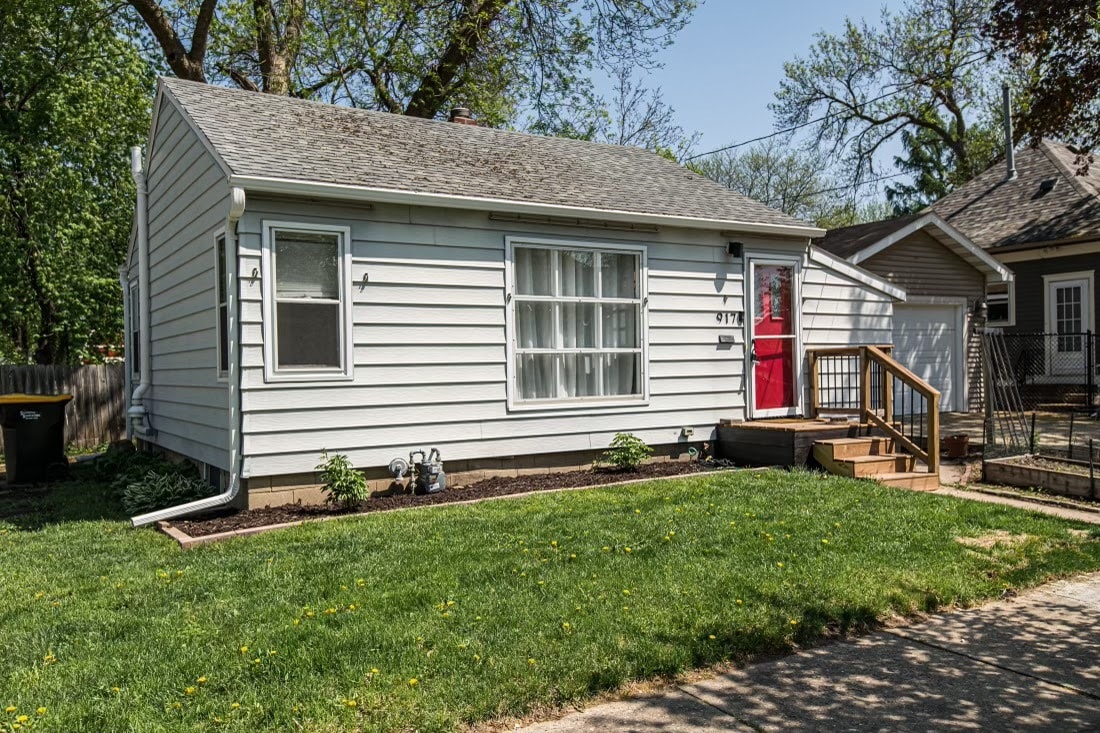 Building Photo - 917 3rd St NE