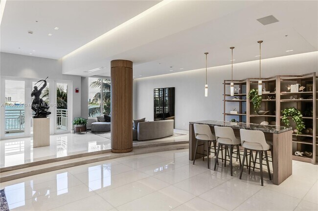 Building Photo - 888 Brickell Key Dr