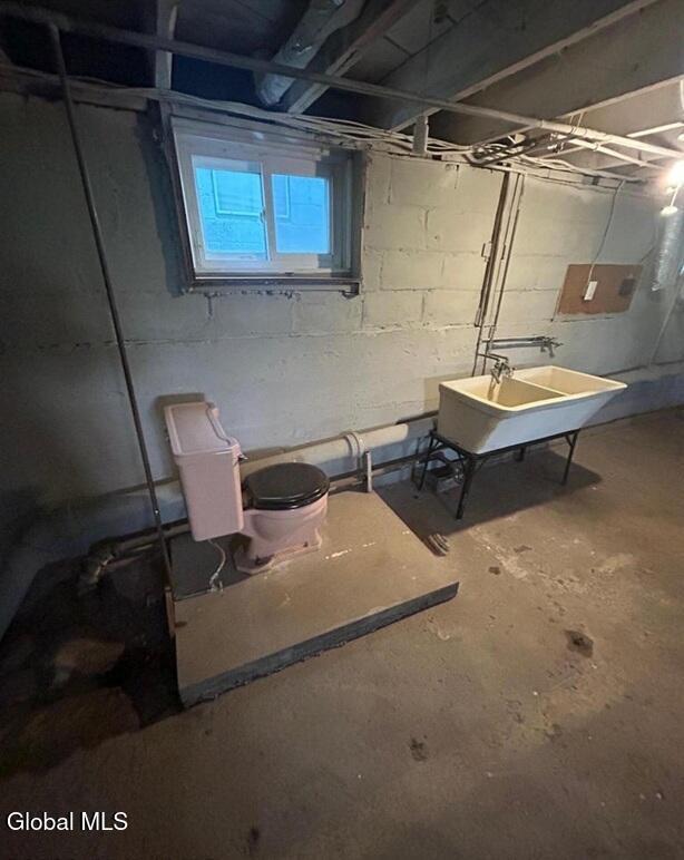 Building Photo - 1538 Nott St