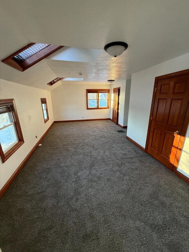 Building Photo - 1103 West Dr