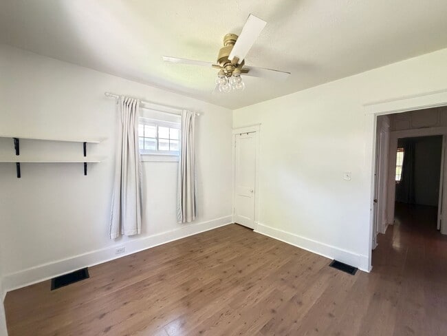 Building Photo - Spacious & Comfortable Two-Bedroom, and Bath House!
