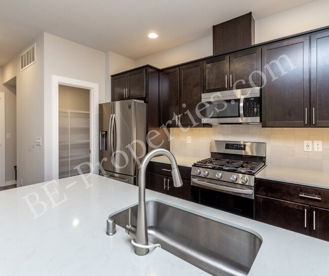 Building Photo - Lovely 4 bedroom 2.5 bathroom Tehaleh Home